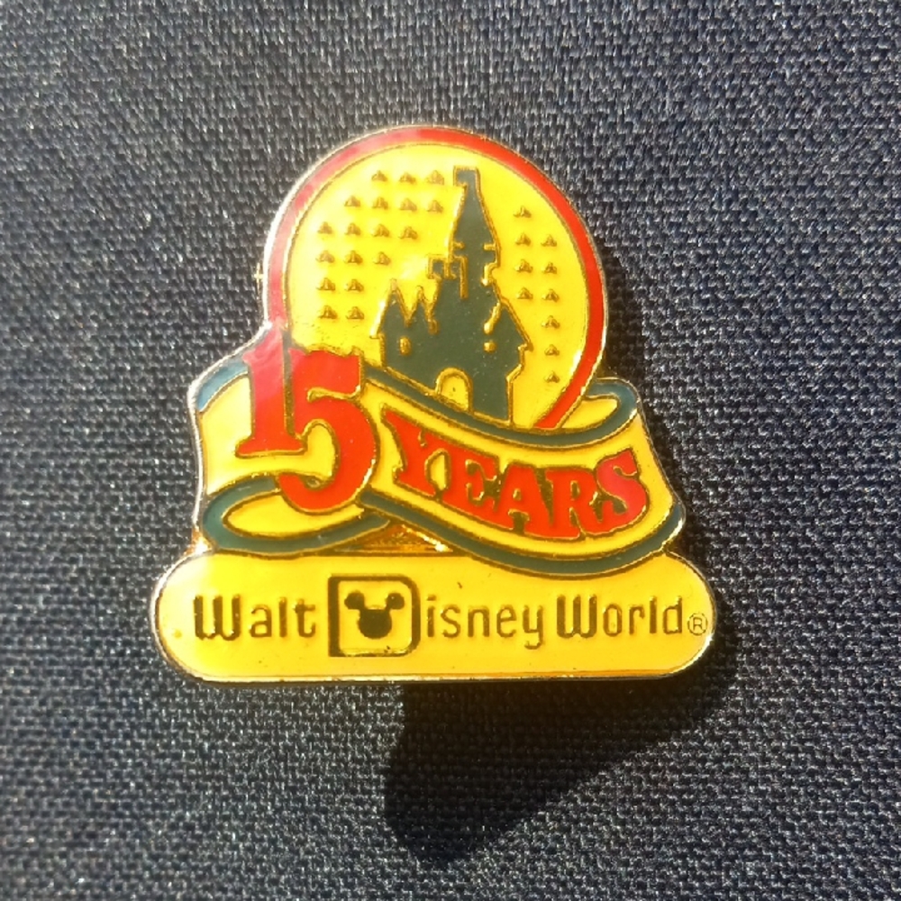 Walt Disney World 15th Anniversary Pin - Gold and Red